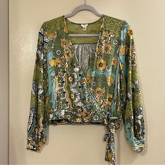 TINY by ANTHROPOLOGIE Long Sleeve Printed V-Neck Wrap Top in Green - Picture 5 of 12